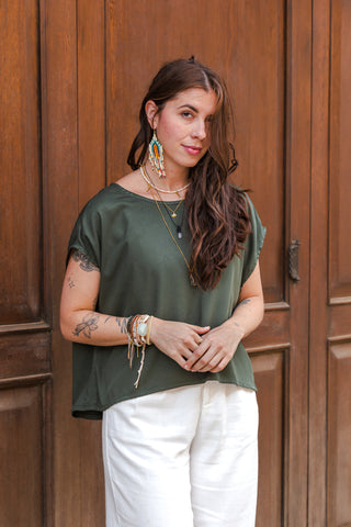 Blusa básica en cuello bandeja - Verde Militar